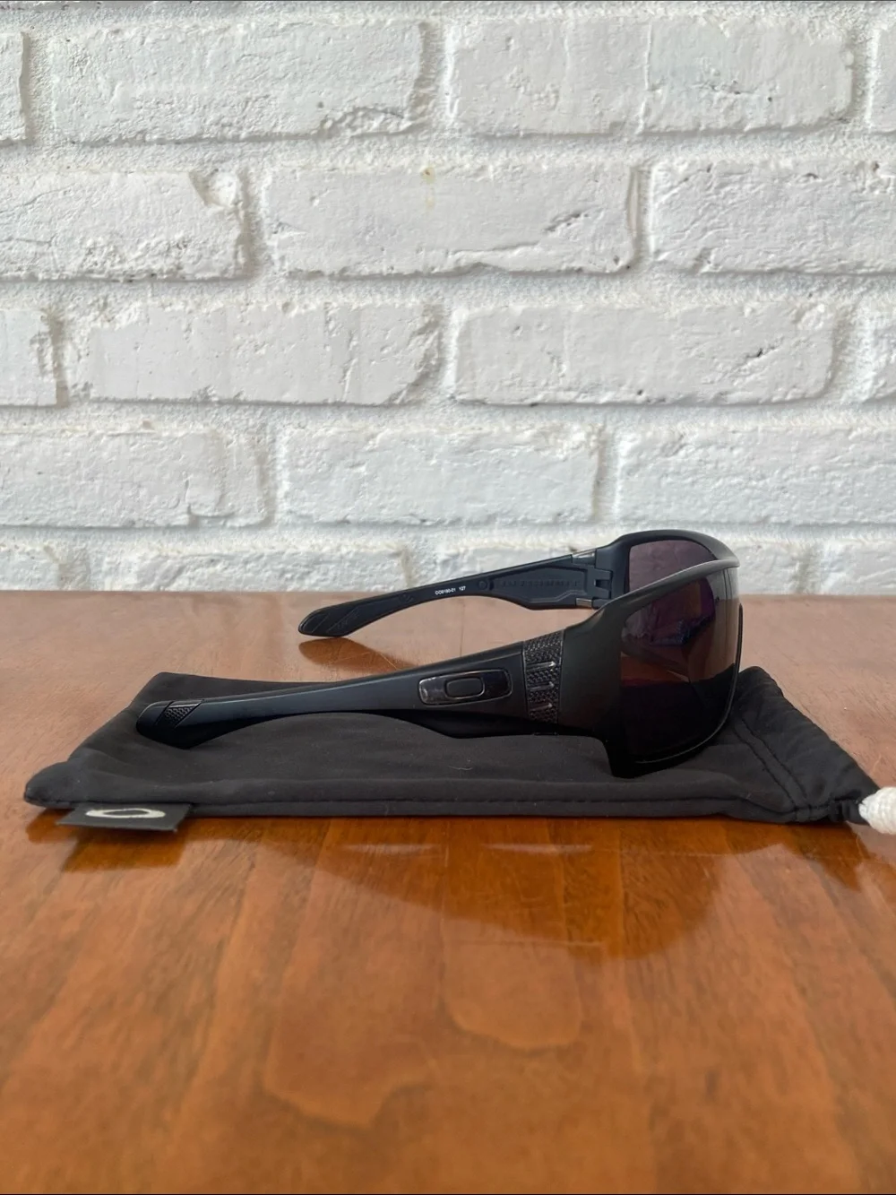 Vintage Oakley Dart Black Wrap Shield Sunglasses with Dark Lenses